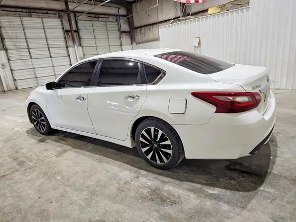 1N4AL3AP4JC159733 2018 NISSAN ALTIMA - Image 2