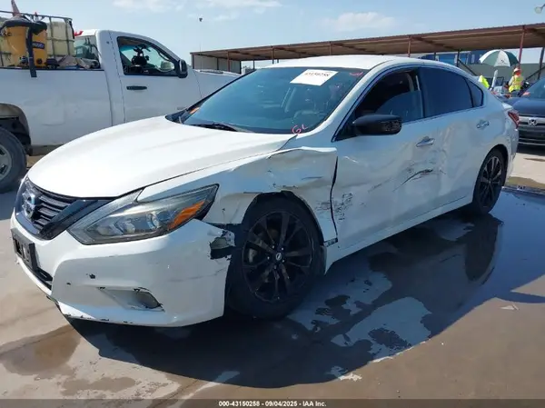 1N4AL3AP4JC161367 2018 NISSAN ALTIMA - Image 2