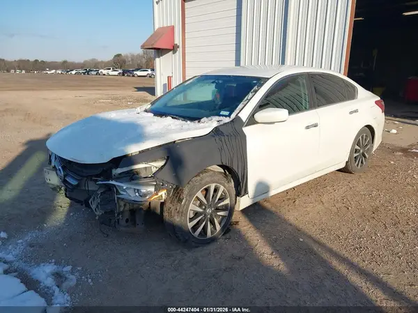 1N4AL3AP4JC161563 2018 NISSAN ALTIMA - Image 2