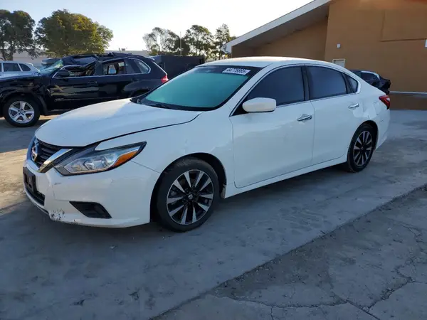 1N4AL3AP4JC165208 2018 NISSAN ALTIMA - Image 1