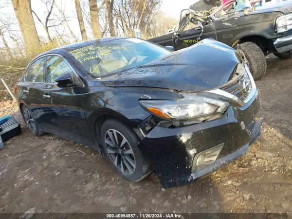 1N4AL3AP4JC174166 2018 NISSAN ALTIMA - Image 1