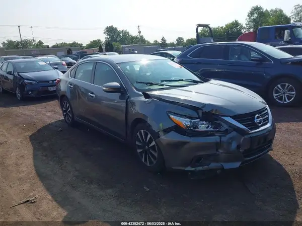 1N4AL3AP4JC178377 2018 NISSAN ALTIMA - Image 1