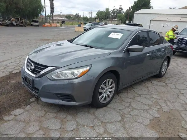 1N4AL3AP4JC182459 2018 NISSAN ALTIMA - Image 2