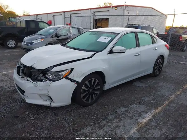 1N4AL3AP4JC182705 2018 NISSAN ALTIMA - Image 2