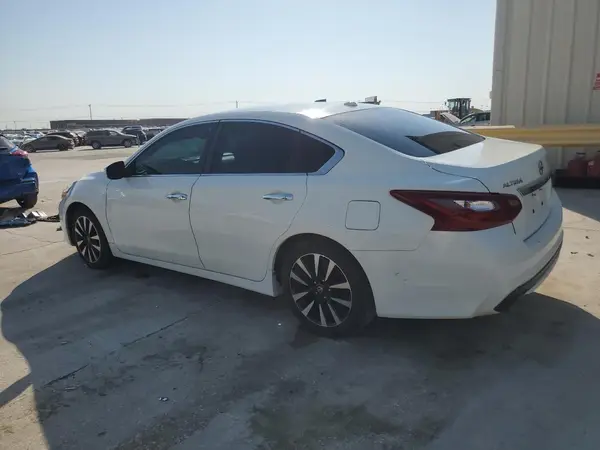 1N4AL3AP4JC183157 2018 NISSAN ALTIMA - Image 2