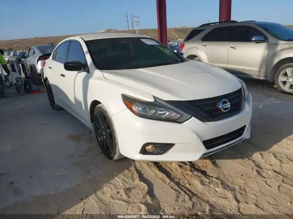 1N4AL3AP4JC201575 2018 NISSAN ALTIMA - Image 1