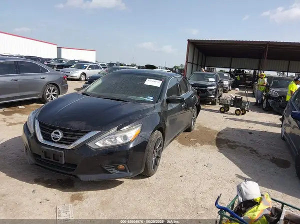 1N4AL3AP4JC207781 2018 NISSAN ALTIMA - Image 2