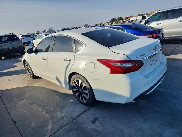 1N4AL3AP4JC209238 2018 NISSAN ALTIMA - Image 2