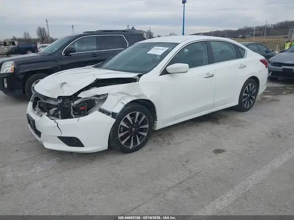 1N4AL3AP4JC210826 2018 NISSAN ALTIMA - Image 2