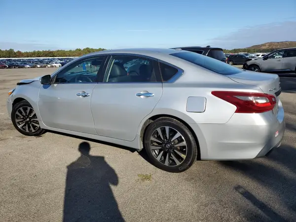 1N4AL3AP4JC215282 2018 NISSAN ALTIMA - Image 2