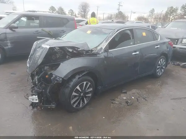 1N4AL3AP4JC225424 2018 NISSAN ALTIMA - Image 2