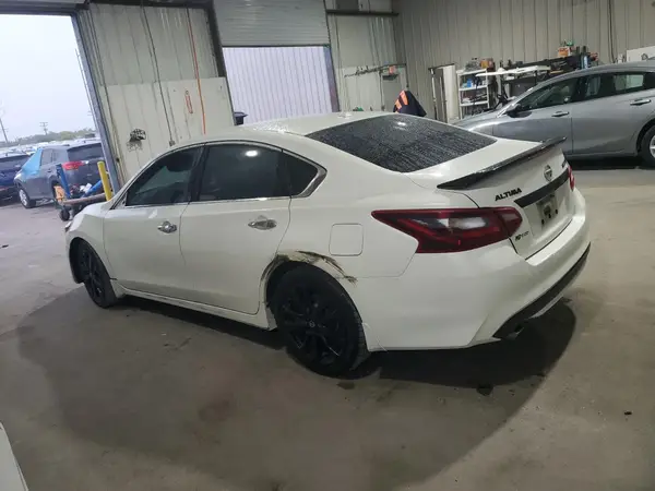 1N4AL3AP4JC227674 2018 NISSAN ALTIMA - Image 2