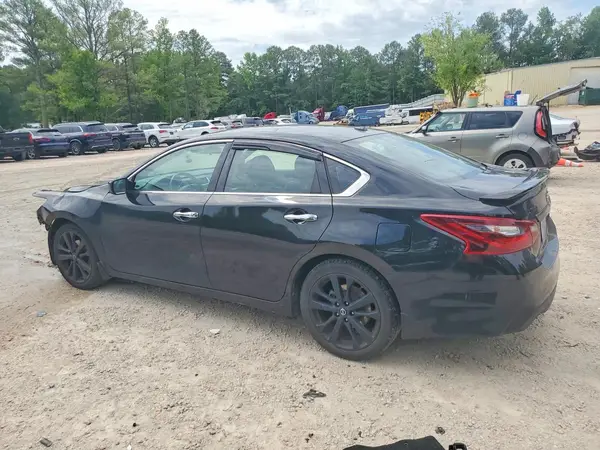 1N4AL3AP4JC235810 2018 NISSAN ALTIMA - Image 2