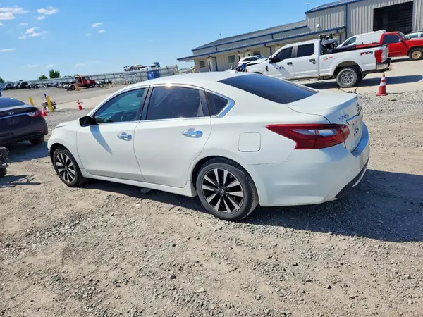 1N4AL3AP4JC237489 2018 NISSAN ALTIMA - Image 2