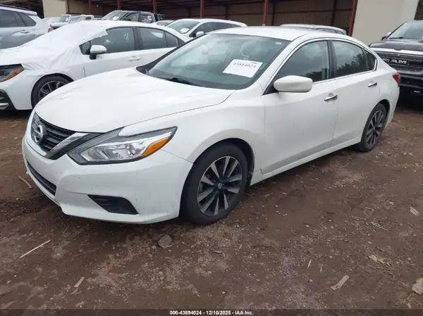 1N4AL3AP4JC239372 2018 NISSAN ALTIMA - Image 2