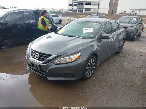 1N4AL3AP4JC240697 2018 NISSAN ALTIMA - Image 2