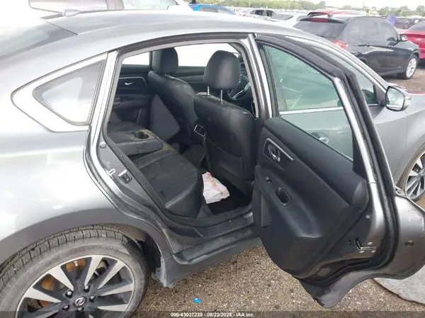 1N4AL3AP4JC240697 2018 NISSAN ALTIMA - Image 8