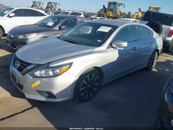 1N4AL3AP4JC245527 2018 NISSAN ALTIMA - Image 2