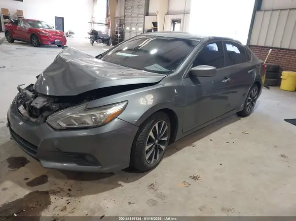 1N4AL3AP4JC255233 2018 NISSAN ALTIMA - Image 2