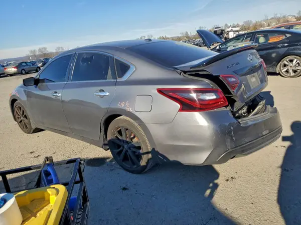 1N4AL3AP4JC255944 2018 NISSAN ALTIMA - Image 2
