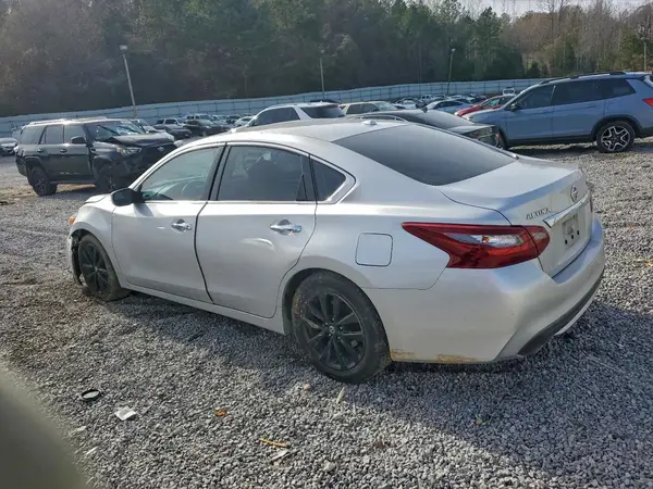1N4AL3AP4JC258584 2018 NISSAN ALTIMA - Image 2