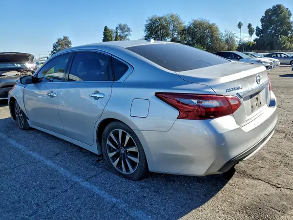 1N4AL3AP4JC262280 2018 NISSAN ALTIMA - Image 2