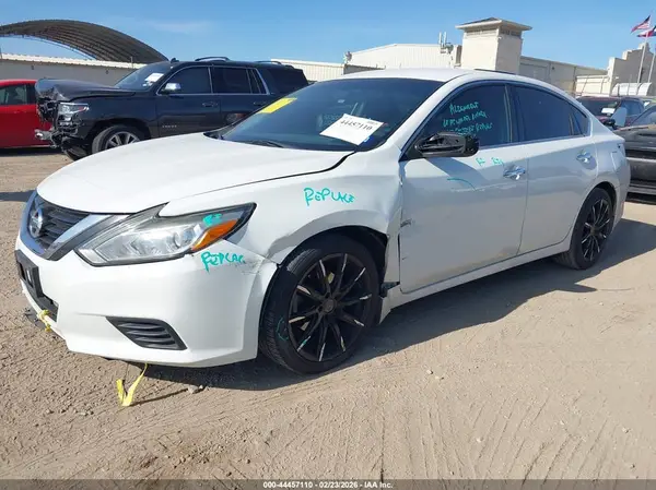 1N4AL3AP4JC268256 2018 NISSAN ALTIMA - Image 2