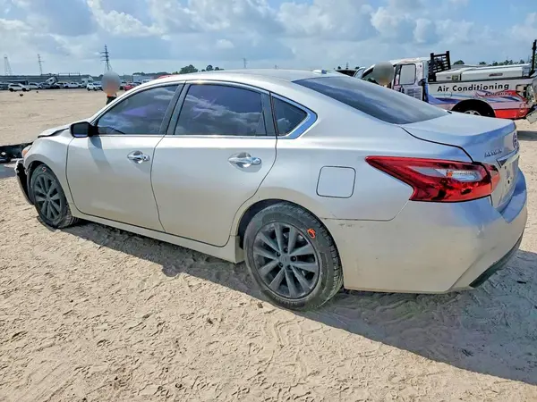 1N4AL3AP4JC269925 2018 NISSAN ALTIMA - Image 2