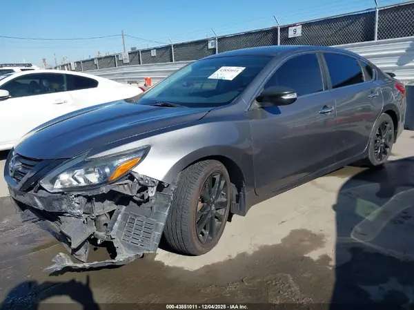 1N4AL3AP4JC275272 2018 NISSAN ALTIMA - Image 2