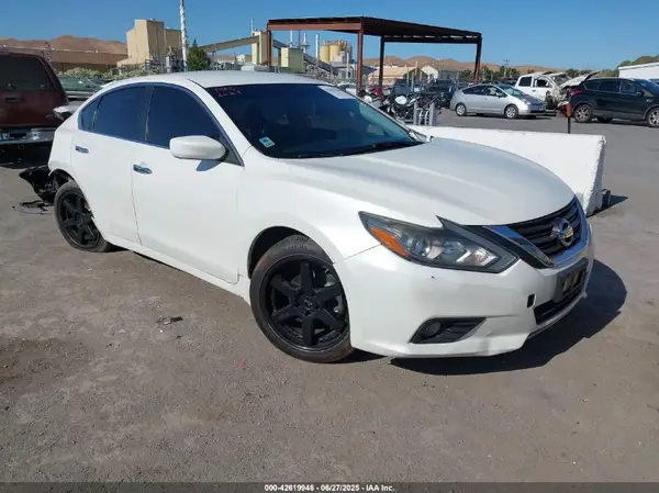 1N4AL3AP4JC278480 2018 NISSAN ALTIMA - Image 1