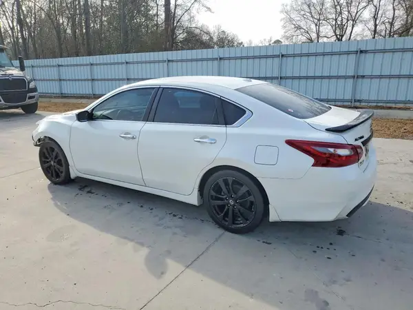 1N4AL3AP4JC282982 2018 NISSAN ALTIMA - Image 2