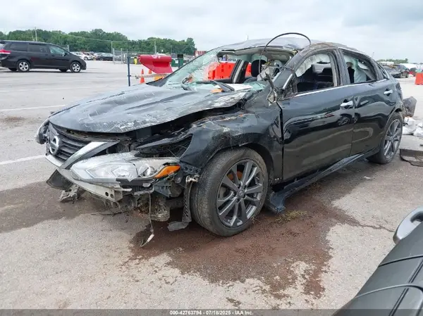 1N4AL3AP4JC285705 2018 NISSAN ALTIMA - Image 2