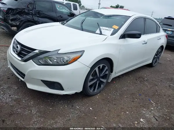 1N4AL3AP4JC293349 2018 NISSAN ALTIMA - Image 2