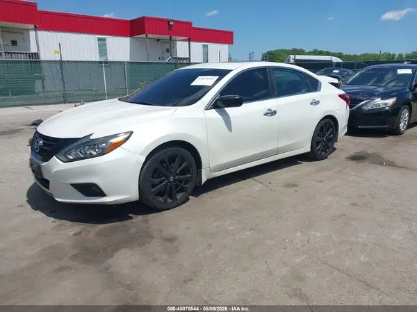 1N4AL3AP4JC472748 2018 NISSAN ALTIMA - Image 2