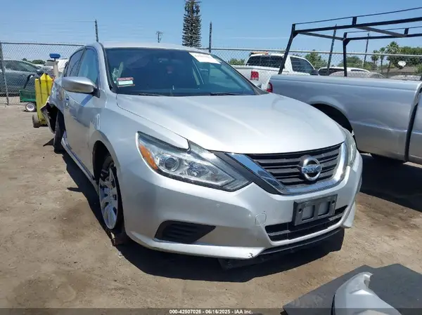 1N4AL3AP5GC246792 2016 NISSAN ALTIMA - Image 1