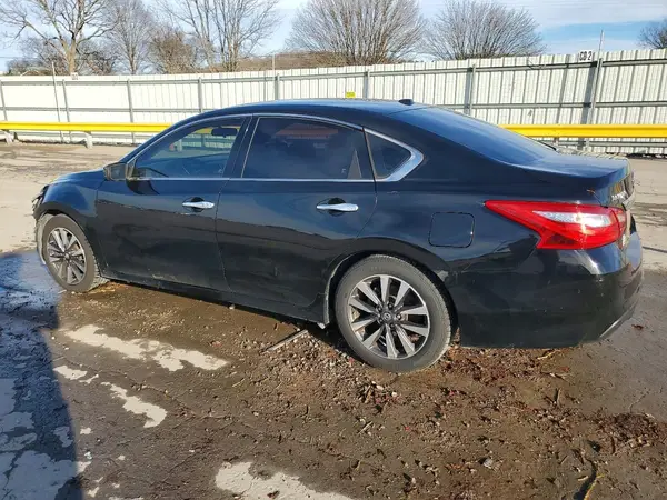 1N4AL3AP5HC111880 2017 NISSAN ALTIMA - Image 2