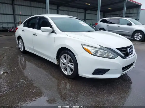 1N4AL3AP5HC130381 2017 NISSAN ALTIMA - Image 1