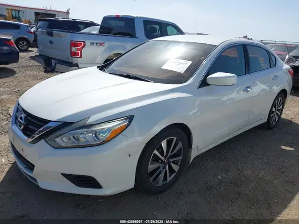 1N4AL3AP5HC137234 2017 NISSAN ALTIMA - Image 2