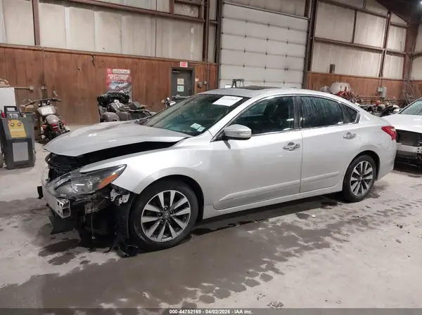 1N4AL3AP5HC144944 2017 NISSAN ALTIMA - Image 2