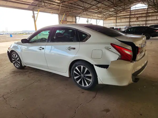 1N4AL3AP5HC156656 2017 NISSAN ALTIMA - Image 2