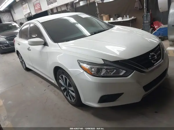 1N4AL3AP5HC159430 2017 NISSAN ALTIMA - Image 1