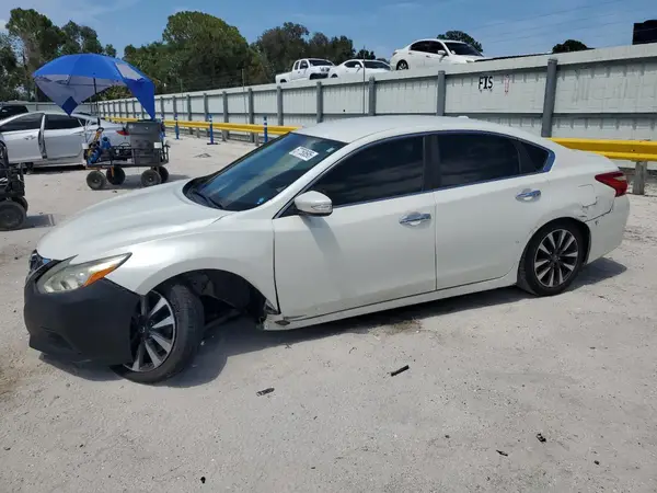 1N4AL3AP5HC162375 2017 NISSAN ALTIMA - Image 1
