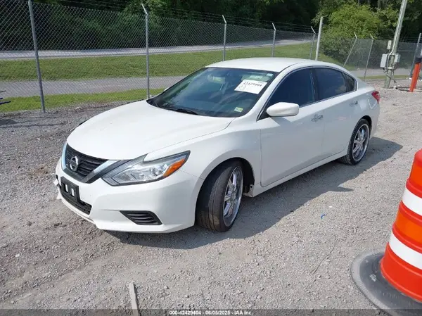 1N4AL3AP5HC231372 2017 NISSAN ALTIMA - Image 2