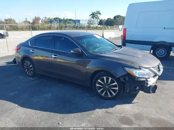 1N4AL3AP5HC235275 2017 NISSAN ALTIMA - Image 1