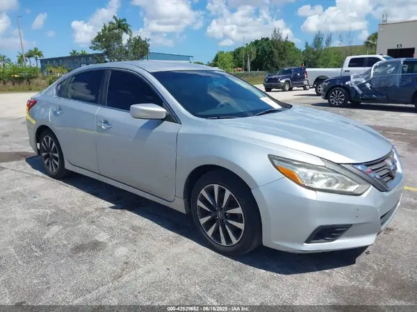 1N4AL3AP5HC251430 2017 NISSAN ALTIMA - Image 1