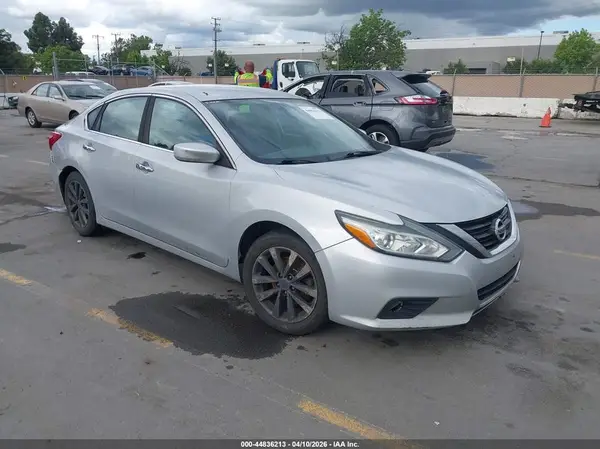 1N4AL3AP5HC290888 2017 NISSAN ALTIMA - Image 1