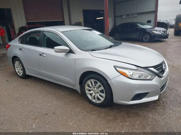 1N4AL3AP5HC482165 2017 NISSAN ALTIMA - Image 1