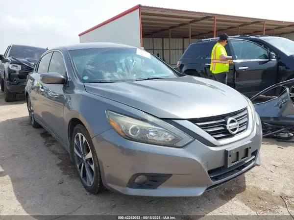 1N4AL3AP5HN338068 2017 NISSAN ALTIMA - Image 1