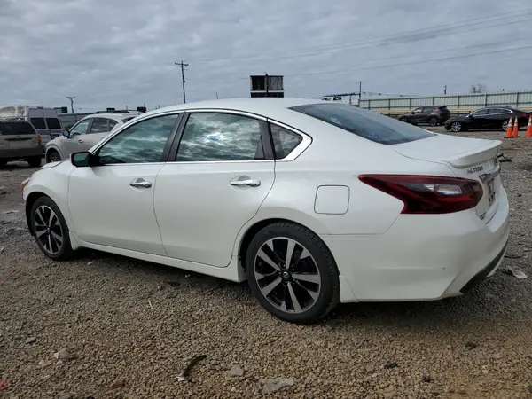 1N4AL3AP5JC105888 2018 NISSAN ALTIMA - Image 2
