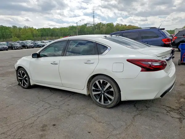 1N4AL3AP5JC107043 2018 NISSAN ALTIMA - Image 2